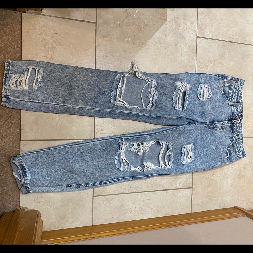 Pair of minimally worn fashion nova jeans, size 3. Good condition
